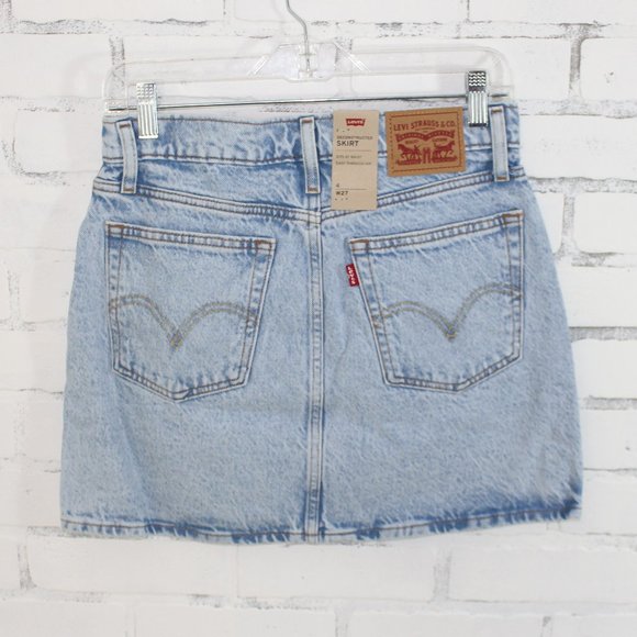 Levi's Light Wash Jean Skirt // NWT - Picture 2 of 7